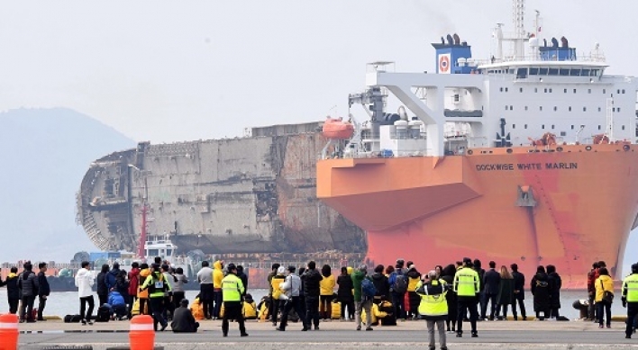 Sewol ends final voyage at Mokpo