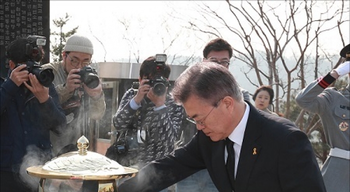 Moon embarks on campaign trail