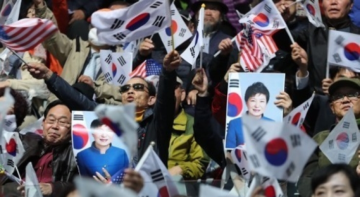 Park supporters launch new Saenuri Party