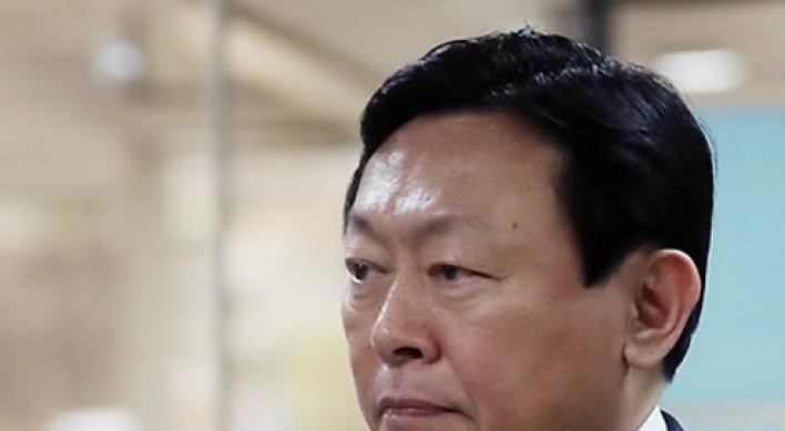 Prosecutors to question Lotte chairman over corruption scandal this week