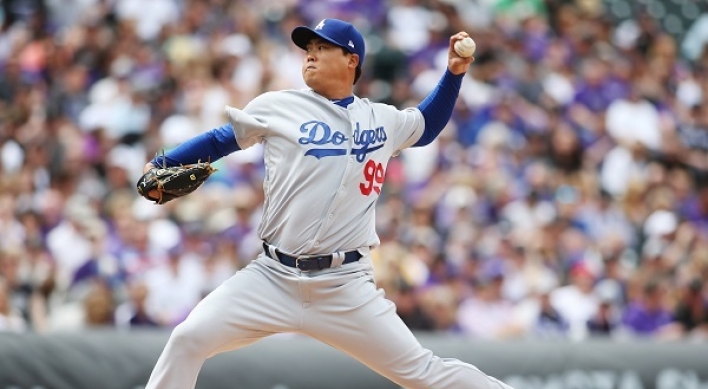 Dodgers' Ryu Hyun-jin takes loss in season debut