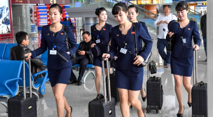 ‘미니스커트에 하이힐’ 북한 승무원 패션