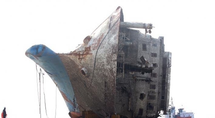 Sewol ferry moved on land, search for missing victims begins