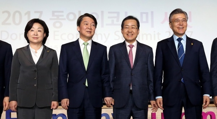 Moon still leads presidential poll despite Ahn's rise