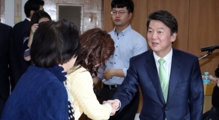 Ahn vows to increase female Cabinet members to 30%