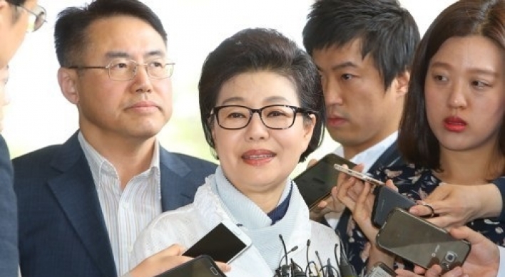 Park's sister declares support for conservative presidential candidate