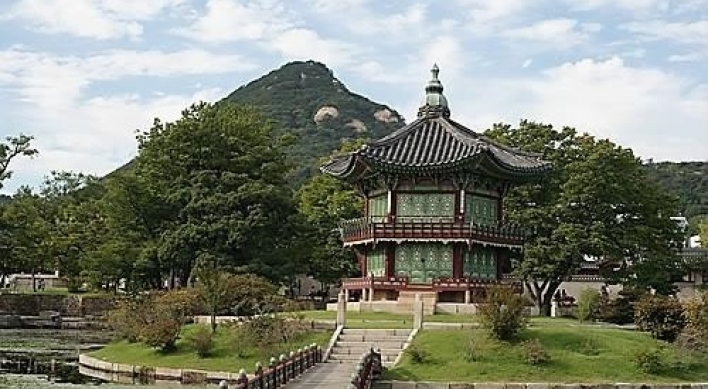 Historic bridge in Gyeongbok Palace to return to original site