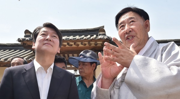 Ahn kicks off nationwide rallies to boost sluggish popularity