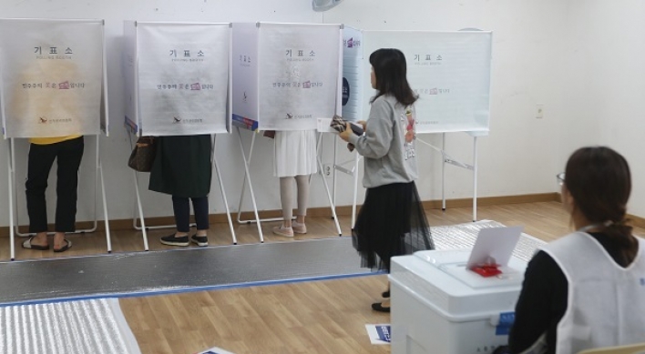 Koreans cast ballots in presidential election