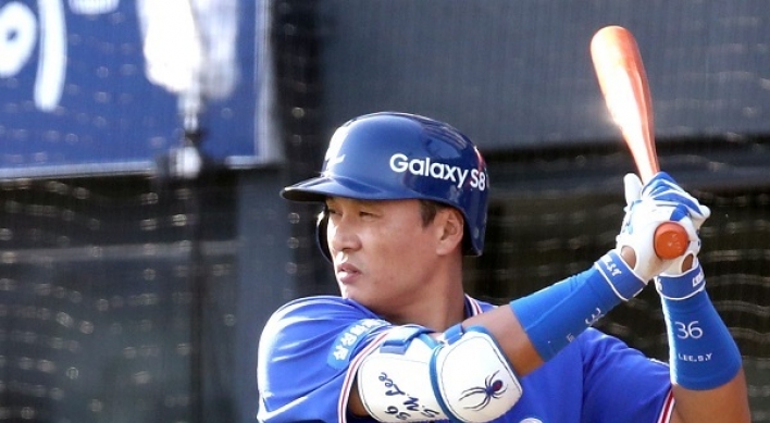 Veteran slugger sets Korean baseball record for total bases