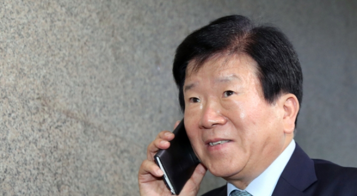Moon taps senior lawmaker as envoy for Beijing forum