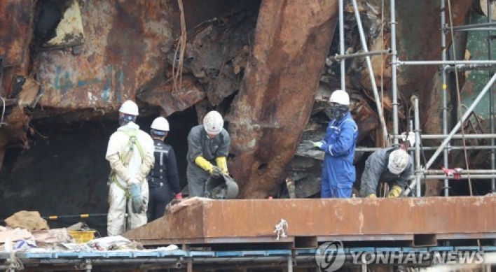 Search team identifies missing student's remains in Sewol ferry