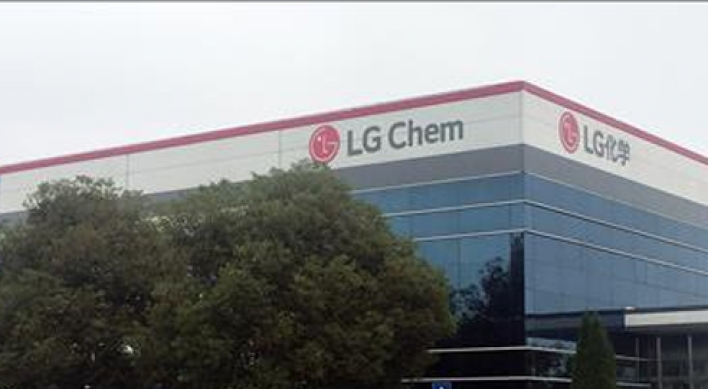 LG Chem to sell W800b debt