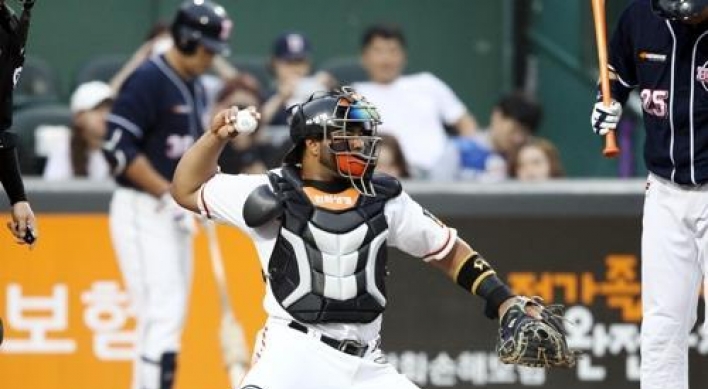 Ex-MLB players become first Dominican batterymates to win in Korea