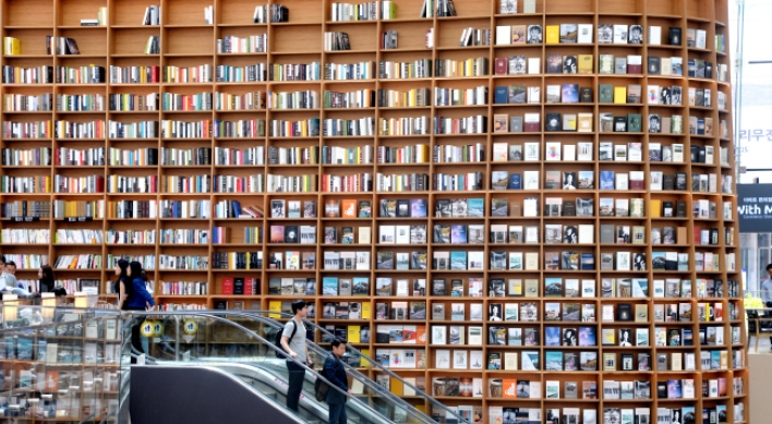 Shinsegae opens 50,000-title library at Coex