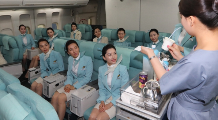 [Photo News] Korean Air trains flight attendants back from maternity leave