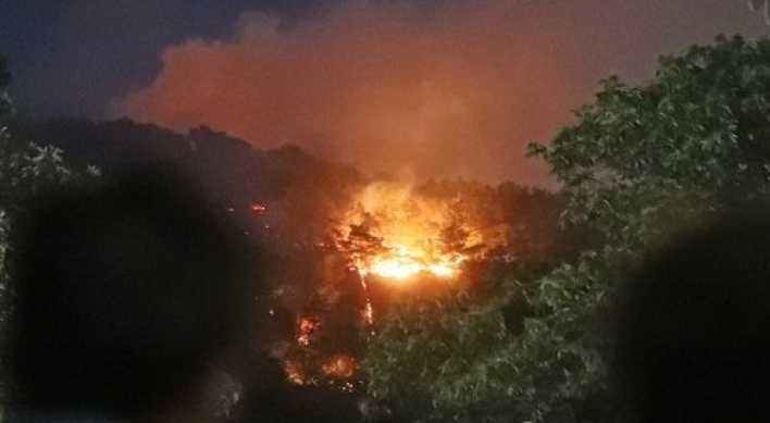Fire on mountain in northern Seoul mostly contained