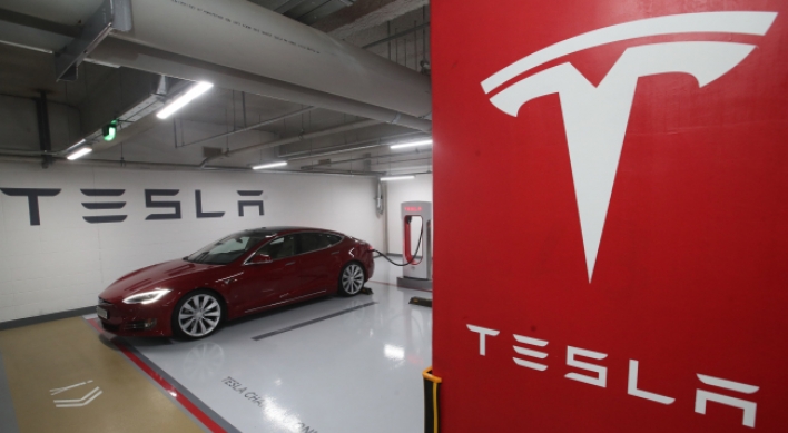 [Behind the Wheel] Tesla Model S : Is tech becoming new luxury?