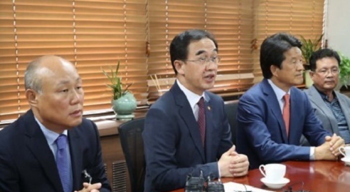 Unification minister meets with bizmen investing in Kaesong complex