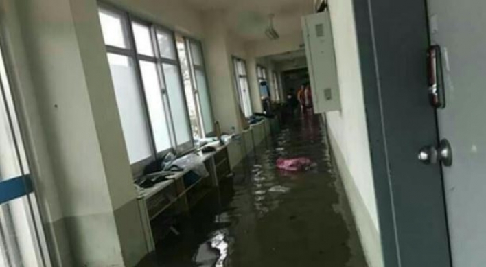 교실·급식소 물 잠기고 옹벽 붕괴…청주 학교 피해 속출