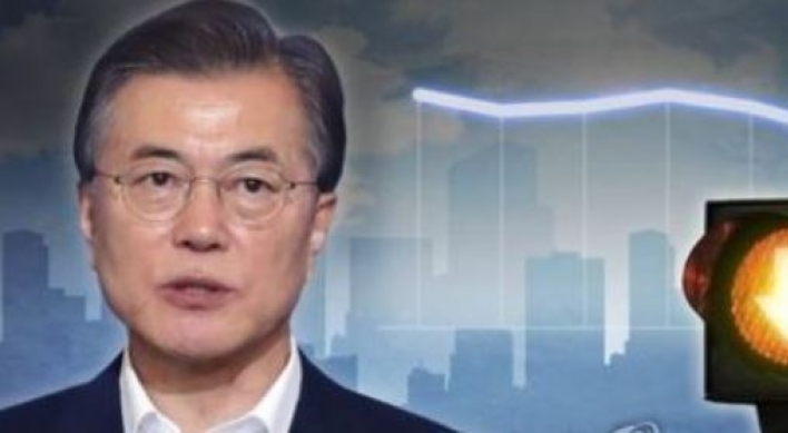 Moon's approval rating slips for two consecutive weeks