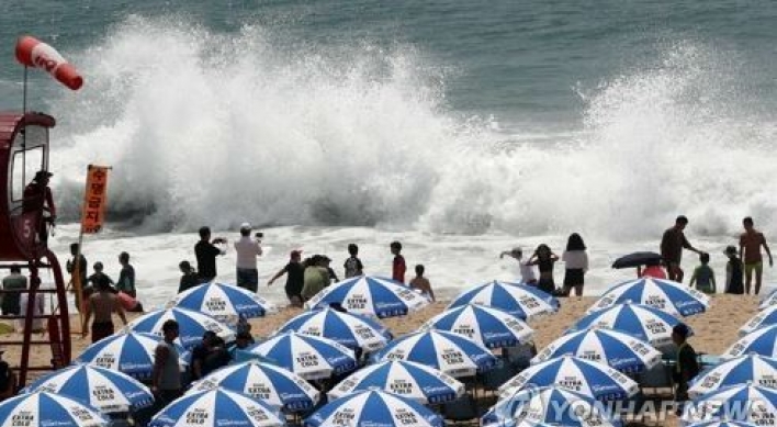 Rip tide keeps swimmers from entering sea at Busan's Haeundae Beach
