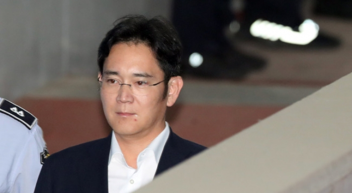 Prosecutors seek 12 years in jail for Samsung heir