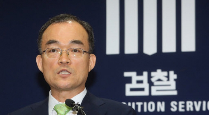 Chief prosecutor apologizes for past wrongdoings