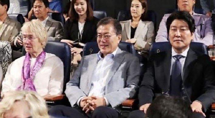 Moon watches movie about Gwangju pro-democracy uprising
