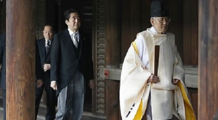 Abe sends offering to Tokyo war shrine