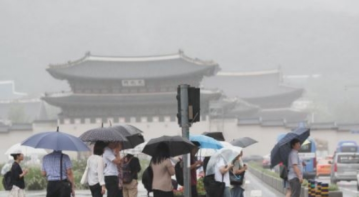Heavy rain hits Seoul, Gyeonggi, Gangwon