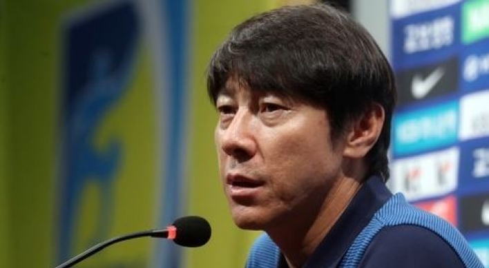 Korea football coach aims to beef up defense for World Cup qualifiers