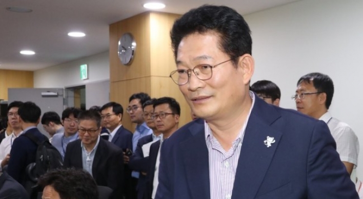 Moon names head of new presidential committee for cooperation with northern states