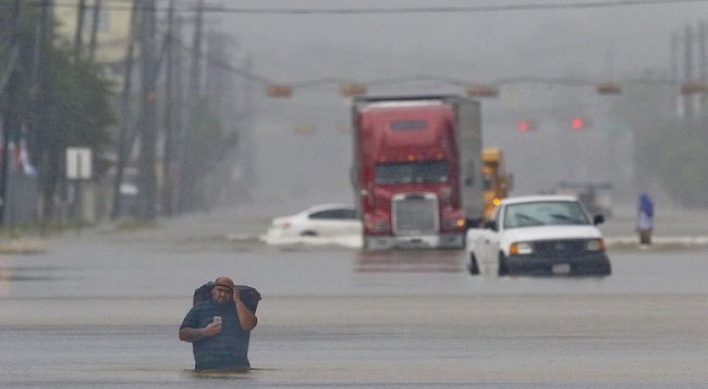 Battered by Harvey, Houston braces for even more flooding