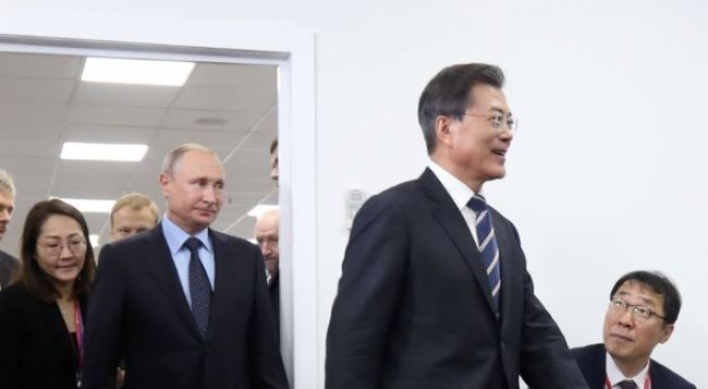 Putin ‘casually late’ for summit with President Moon