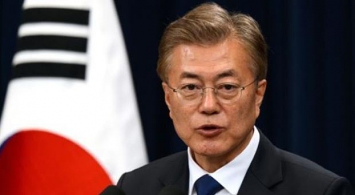 Moon's approval rating slides below 80% amid N. Korea dilemma