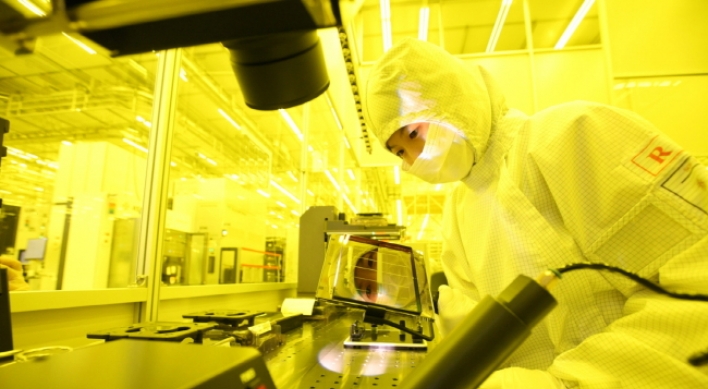 Samsung strengthens foundry with 11-nm, 7-nm