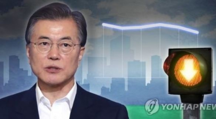 Moon's approval rating dips again on controversial N. Korea aid