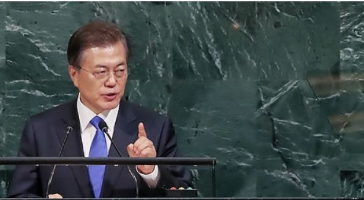 Moon's approval rating rebounds after four weeks