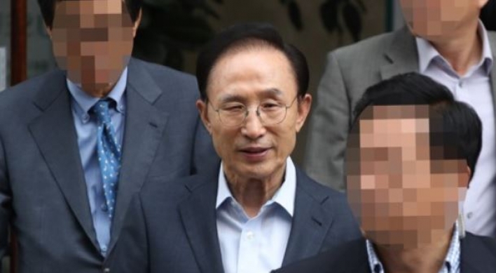 Ex-President Lee raps Moon's drive to remove past ills