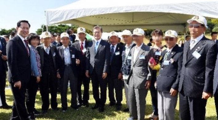 Korean president meets former POWs marking Armed Forces Day