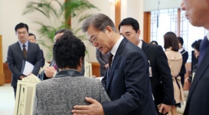 Moon promises highest honor, treatment for heroes