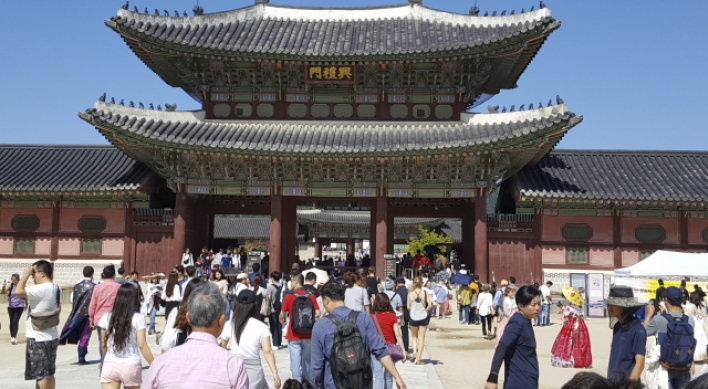 Seoul palaces fall short of translators