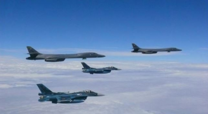 Two B-1B bombers hold nighttime drill against N. Korea