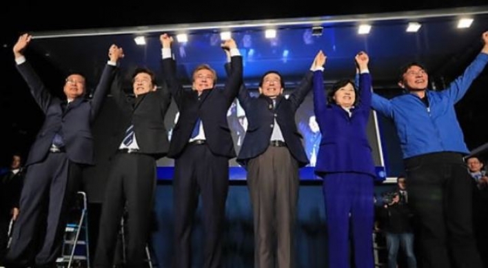 Moon to hold dinner with party election rivals