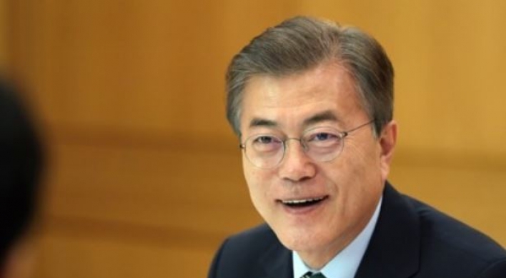 Moon’s approval rating drops on dispute over extended detention of former leader