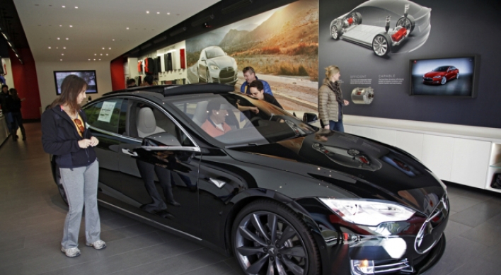 [Exclusive] Tesla may tap Samsung, LG for EV batteries