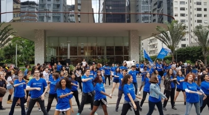 ‘Flash mob’ in Sao Paulo to celebrate PyeongChang Olympics