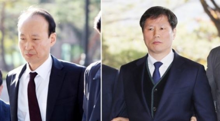 Prosecutors seek arrest warrants for two Park aides over bribery