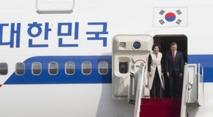 Korean president arrives in Vietnam for APEC summit